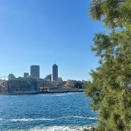 2 Bedrooms With Sea View *
